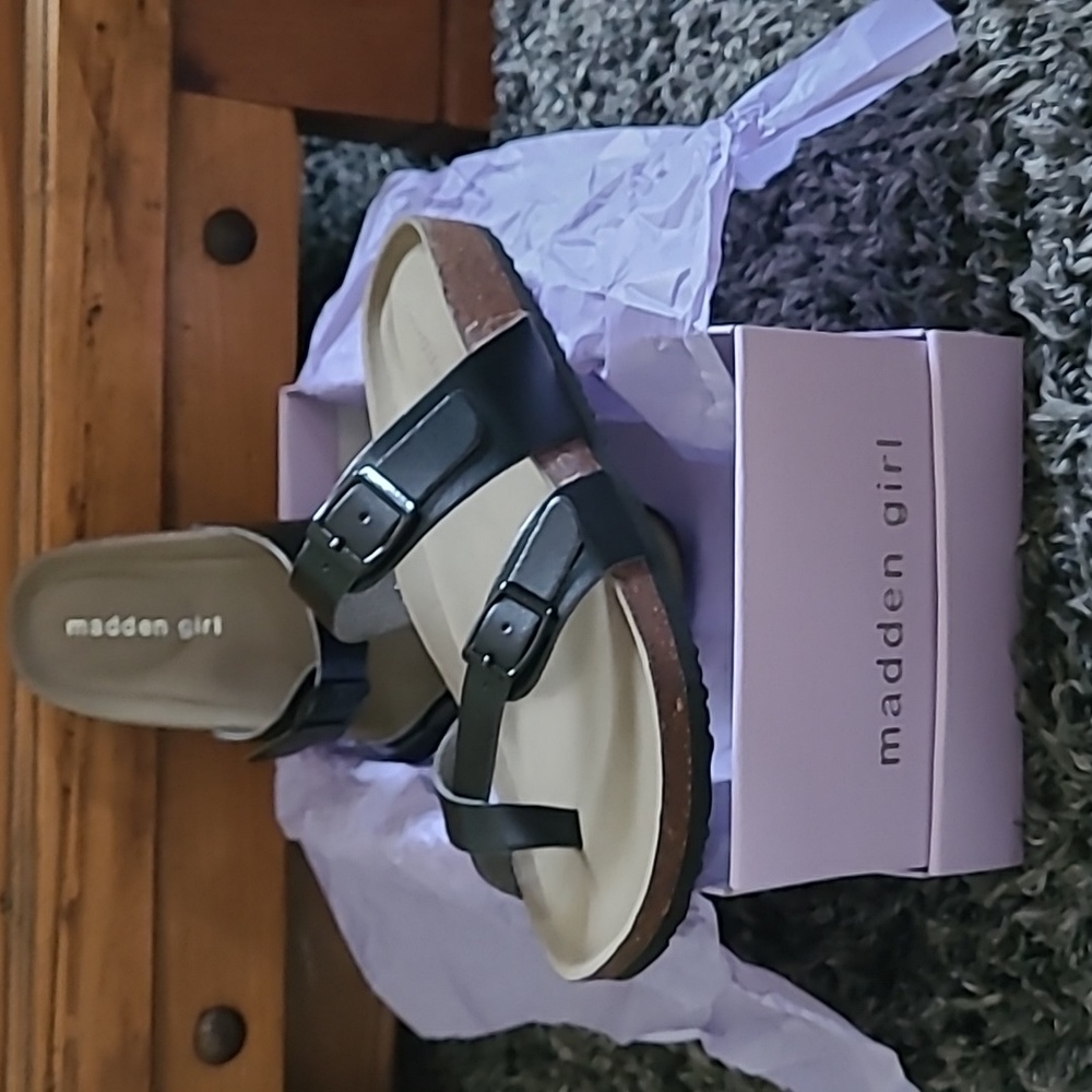 NIB Madden Girl Bryceee Sandals